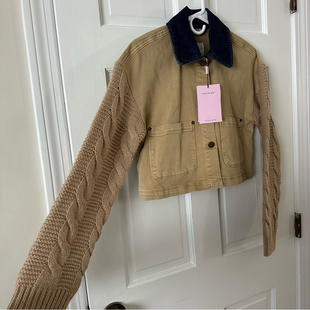 Avec Les Filles Beige Cropped Jacket with Dark Blue Collar - Picture 6 of 8